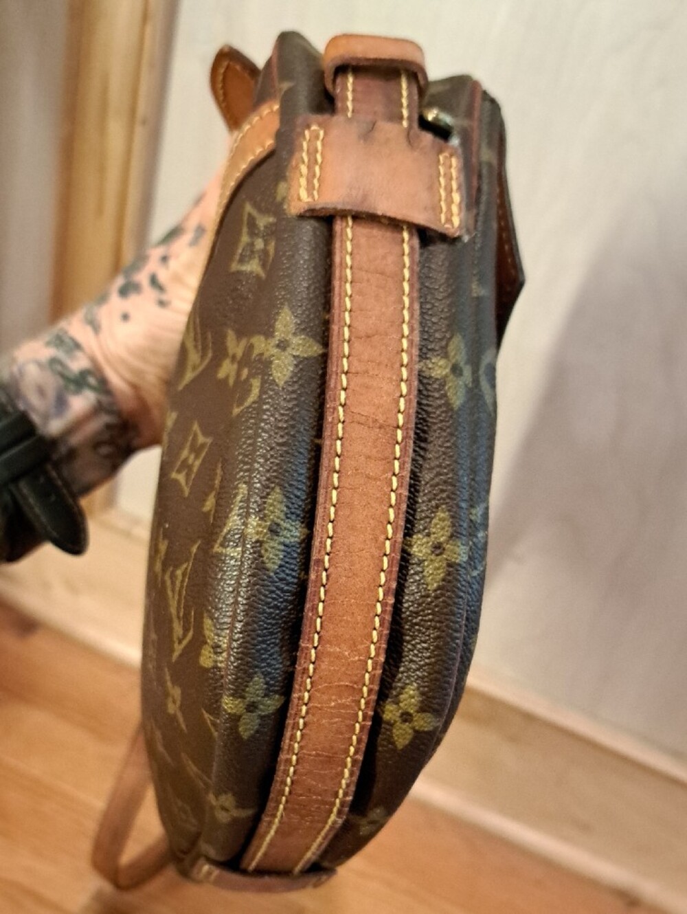 Louis Vuitton Jeune Fille GM Crossbody - Picture 5 of 16
